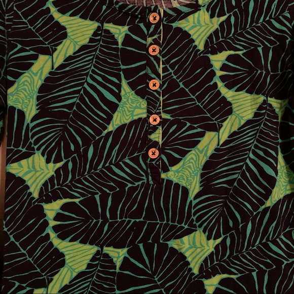 Leaf print green Lilly Pulitzer shirt - Picture 2 of 5